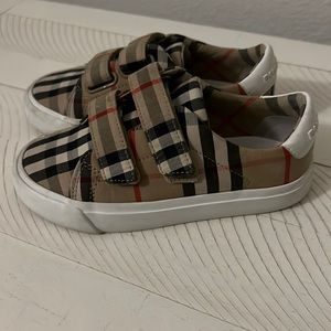 Kids Burberry shoes. Size 28.